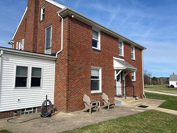 3rd image of 936 E Main St