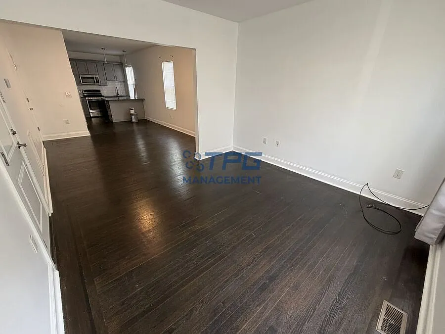 937-939 Pennington St #1R