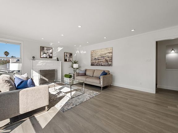 4th image of 2678 San Carlos Ave