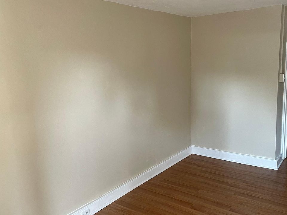 2nd image of 136 W Market St APT 2