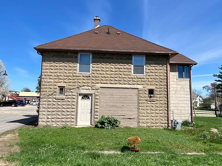 103 E Park Ln — Photo 15