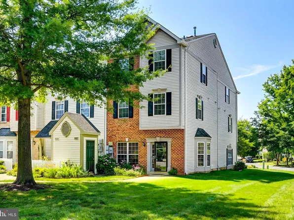 300 Roff Point Dr, Odenton, MD 21113