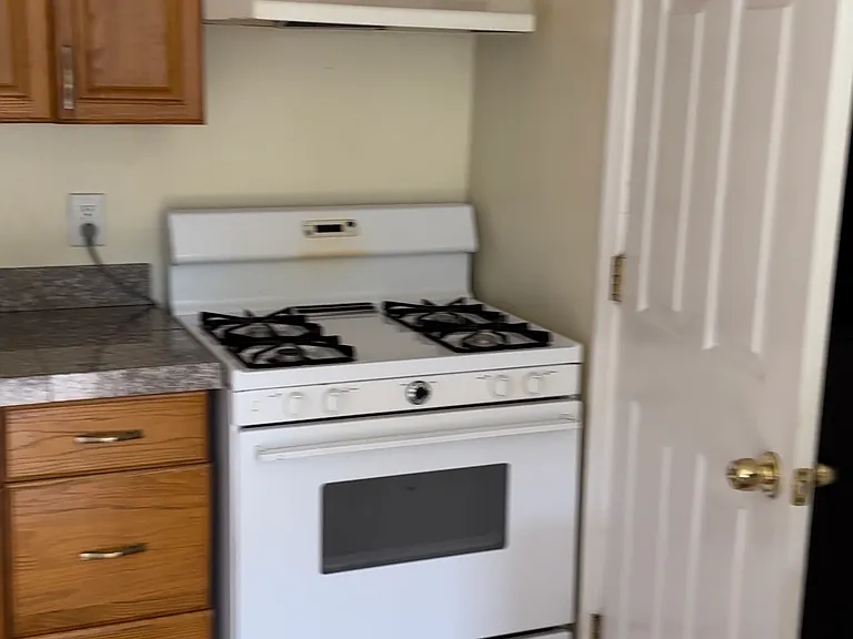 19 Nathan Hale Ct — Photo 2