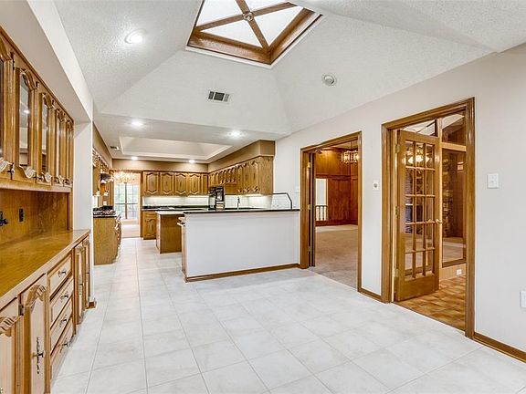 3rd image of 9243 Moss Haven Dr