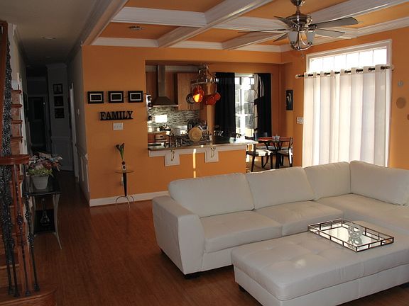 5th image of 14870 Mills Ct