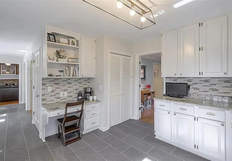 555 Greenland Rd — Photo 8