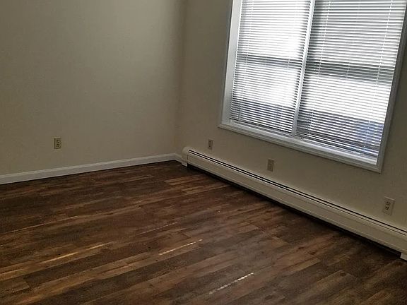 4th image of 755 E Park Ave #1
