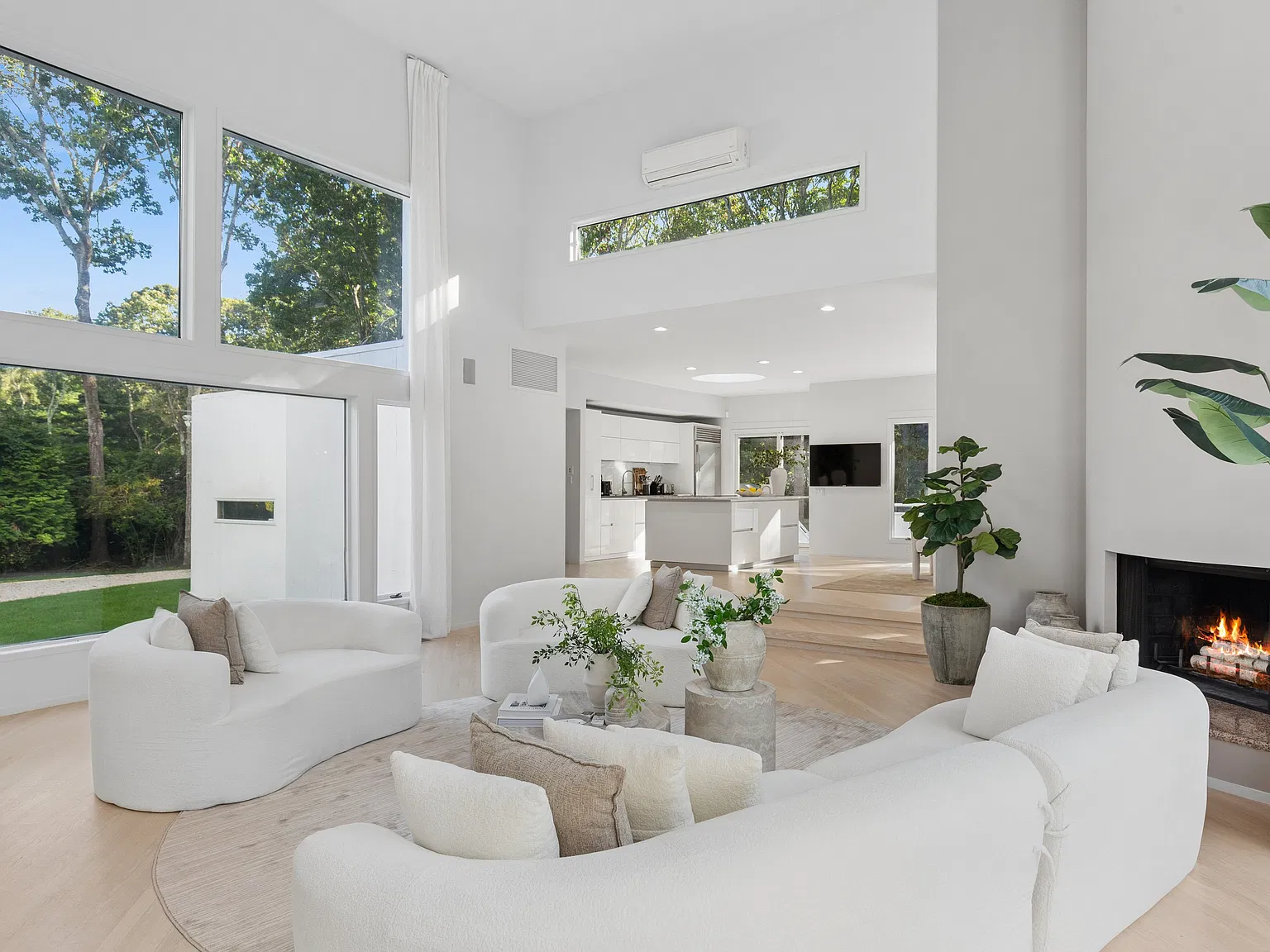 Wainscott Modern Renovated Oasis — Photo 3