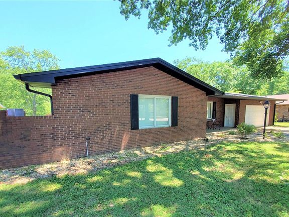 5th image of 170 Hillcrest Dr