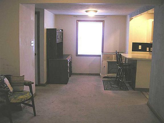 3rd image of 3059 W 32nd St
