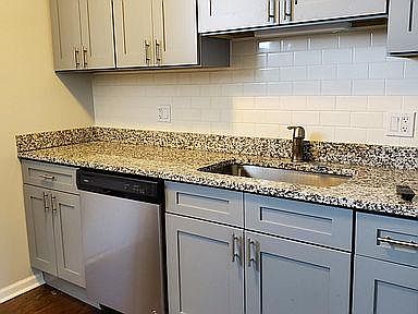 4th image of 4612 S Lake Park Ave #3
