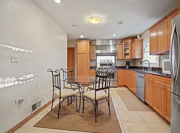 5th image of 12643 S Massasoit Ave