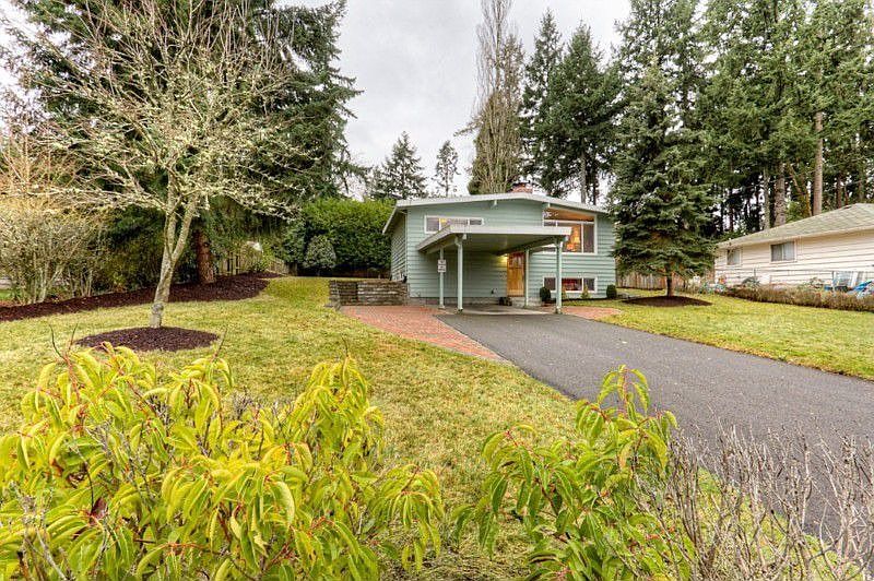 Welcome to 4135 154th Ave SE! Only 3 miles to Bellevue College! Exit 11 off I-90, 14 miles to downto