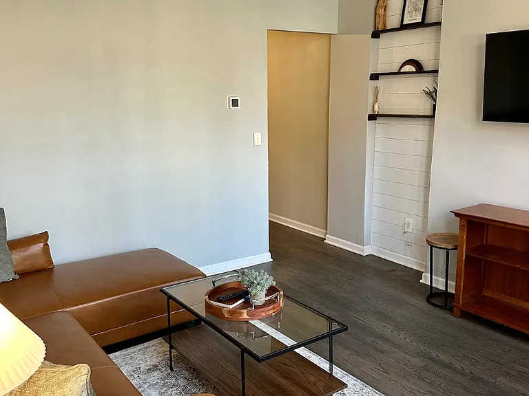11 W Starr Ave — Photo 2