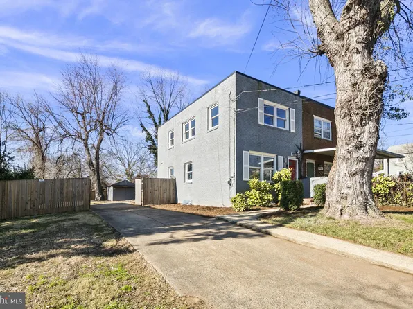 1936 N Dinwiddie St, Arlington, VA 22207