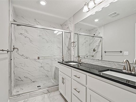 4th image of 123 SE Ayden Ln