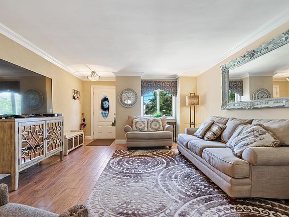 5th image of 52 Brook Ave
