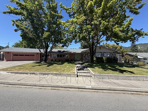3rd image of 710 NW Midland Ave