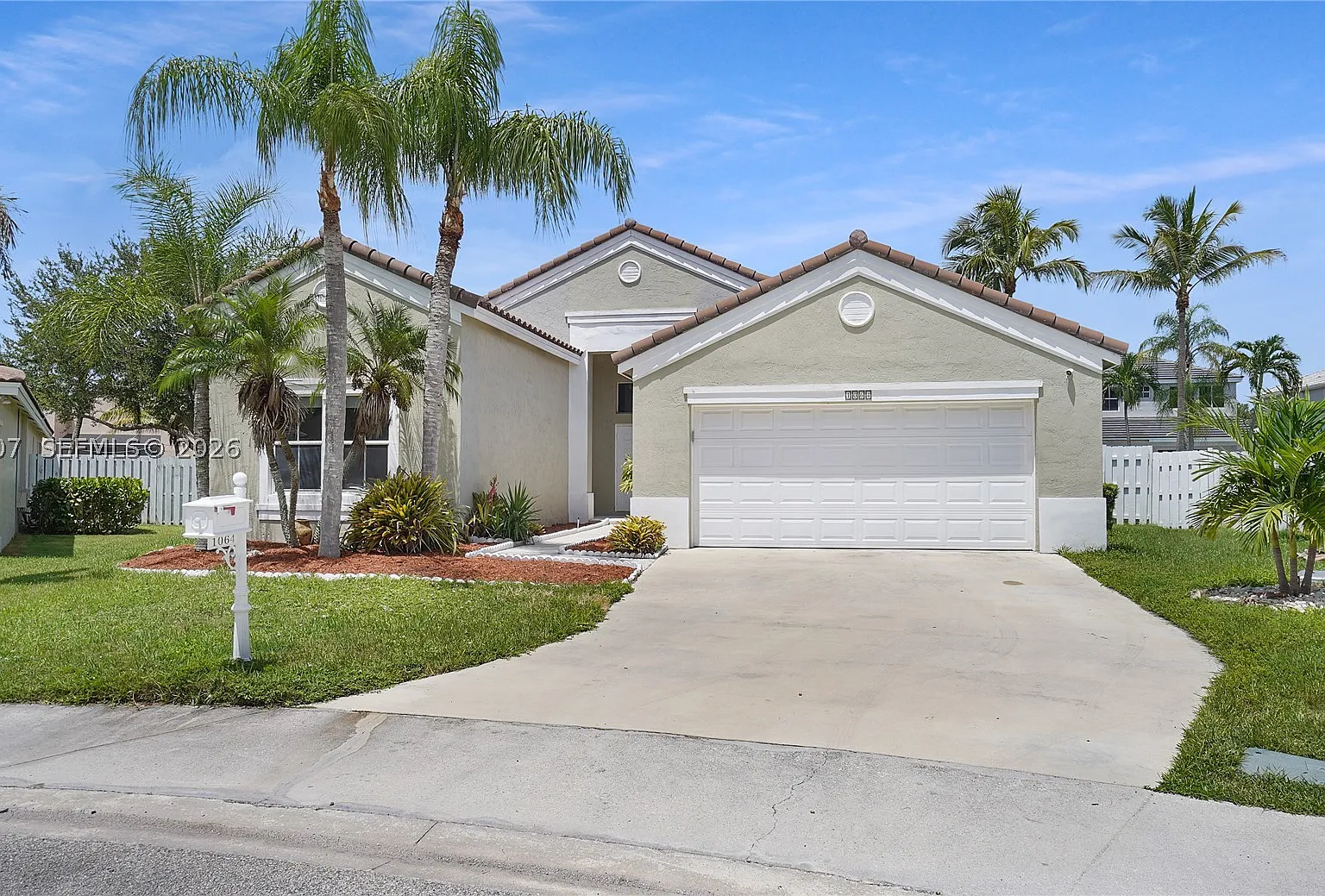 4 bed, 2.5 bath, 2055 sqft, $5,800 — Photo 1