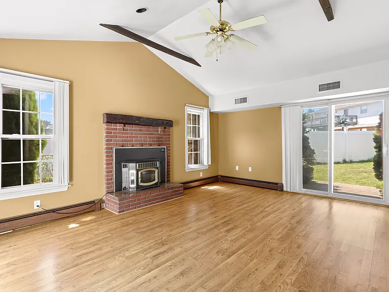 1024 Washington St — Photo 14