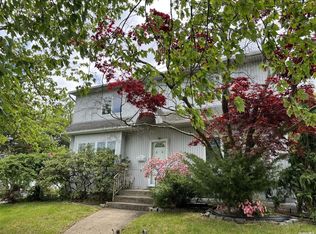 60 Sherwood Rd, Levittown, NY 11756