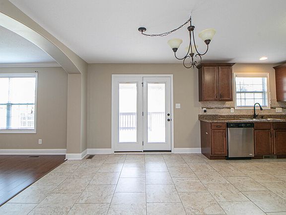 5th image of 3687 Fox Tail Dr