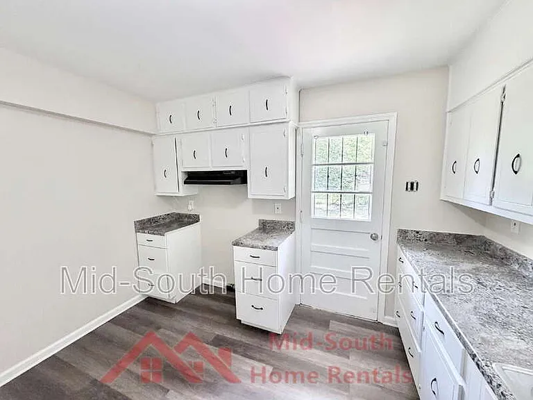 3284 Parham St — Photo 7