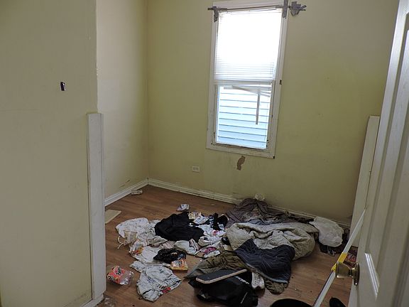 5th image of 852 N Saint Louis Ave