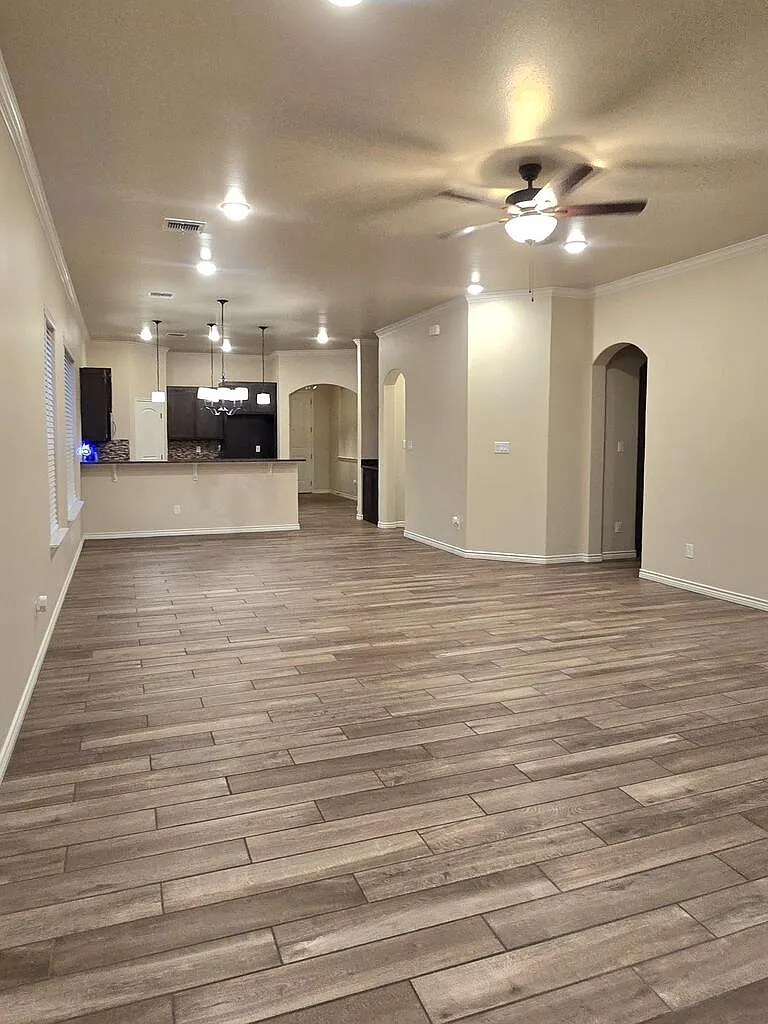 4 bed, 2.5 bath, 2408 sqft, $2,800 — Photo 3