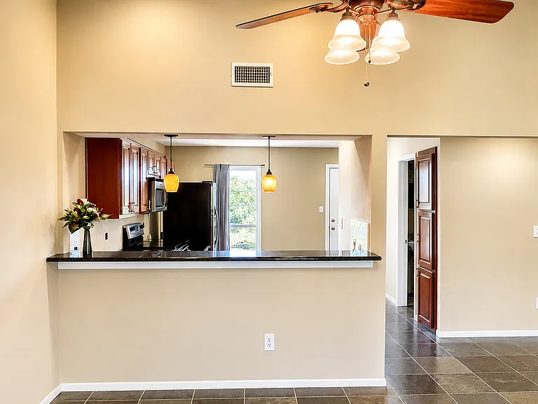 Dining & Bar Area