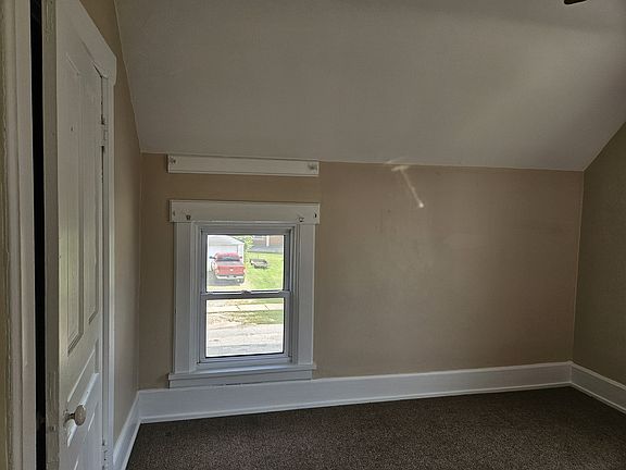 4th image of 244 W Perry St