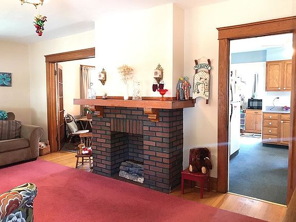 5th image of 211 Mary St