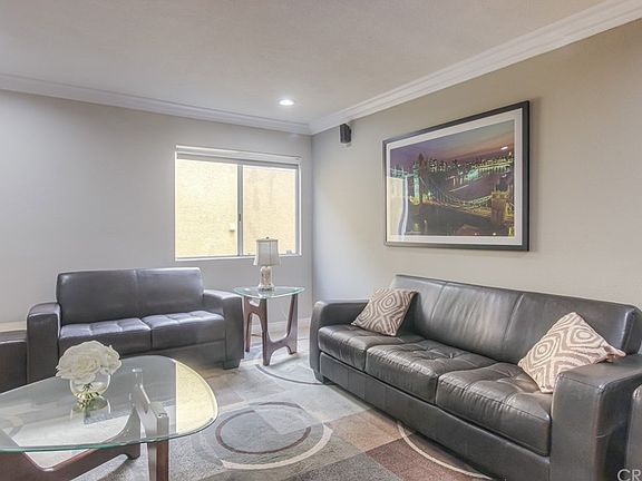 3rd image of 7045 Woodley Ave Unit 104