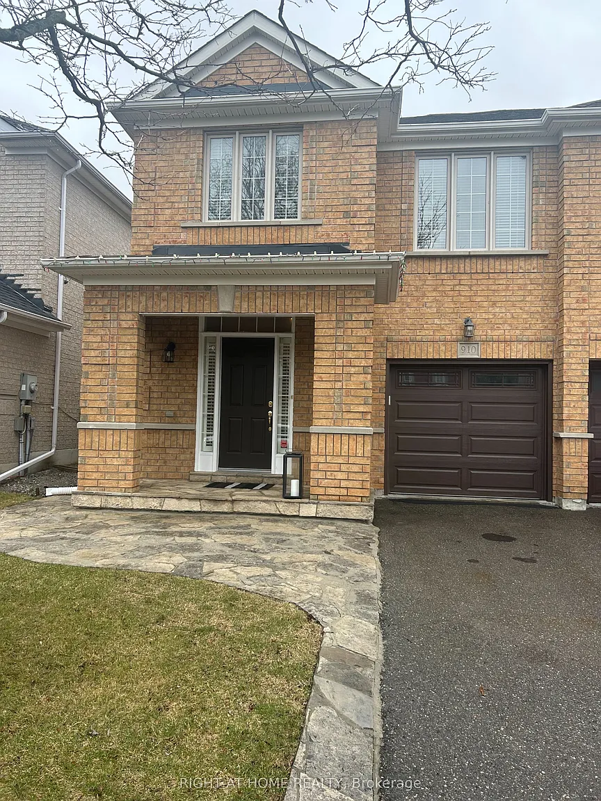 910 Oaktree Cres photo 1