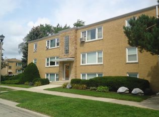 4950 Greenwood St #GE, Skokie, IL 60077
