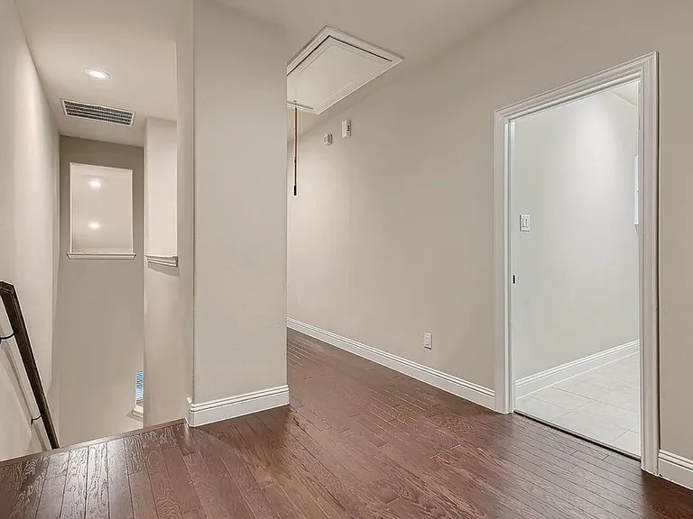 4113 Broadway Ave — Photo 11