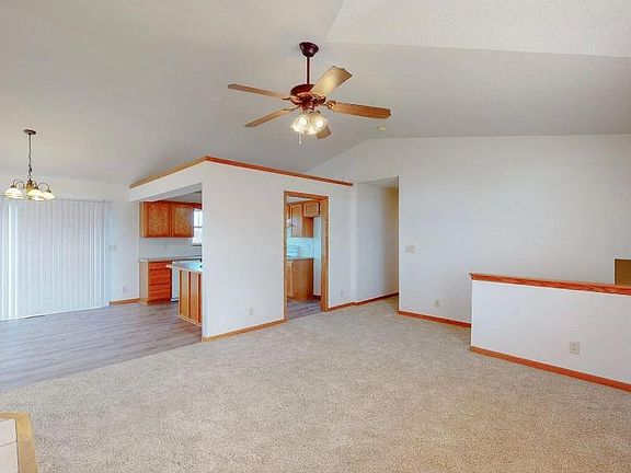 4th image of 1805 N Buckthorn Ct