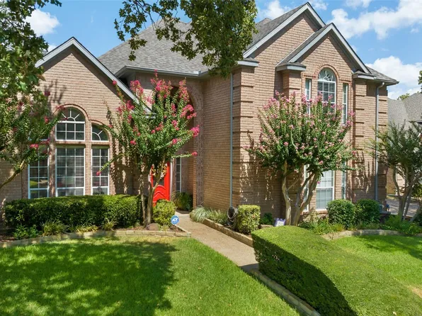 2721 Montreal Dr, Hurst, TX 76054
