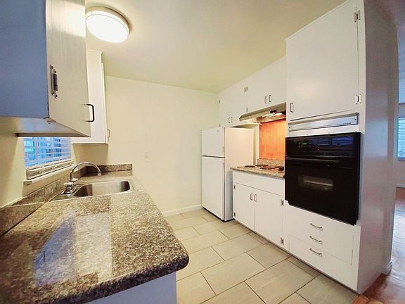 3rd image of 1915 Murchison Dr APT 1