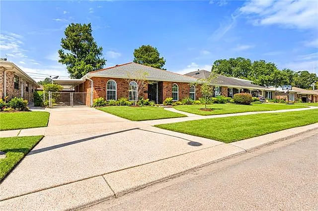 4 bed, 2.5 bath, 1850 sqft, $3,750 — Photo 2
