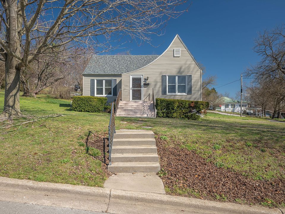 1st image of 501 W 1st Street