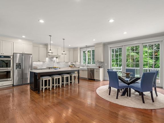 4th image of 18 Anthony Dr