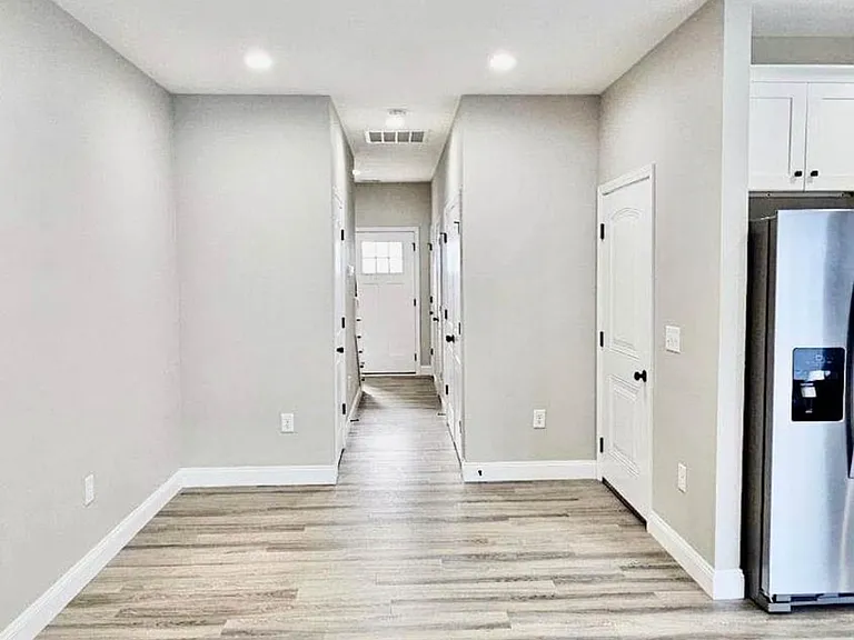 1100 Maid Marian Ln NE — Photo 8