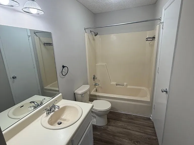 1202 Hamilton Dr — Photo 10
