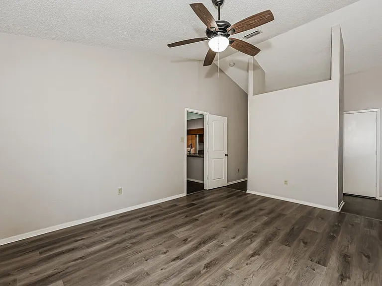 2917 Highlawn Ter — Photo 11