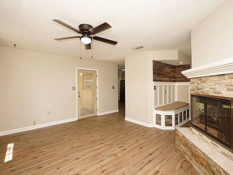 1613 Mariah Way E — Photo 9