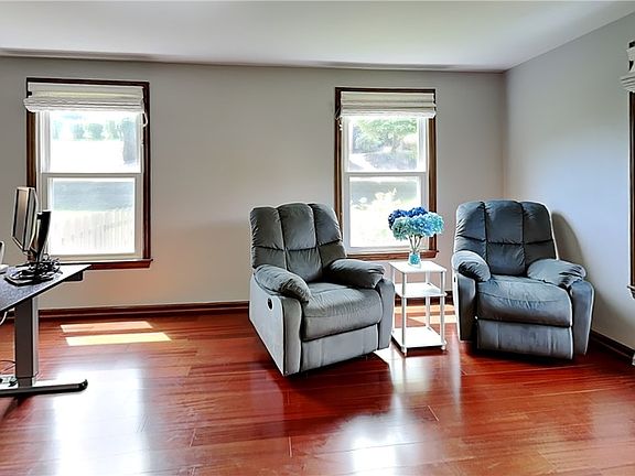 5th image of 2536 Glenwood Dr