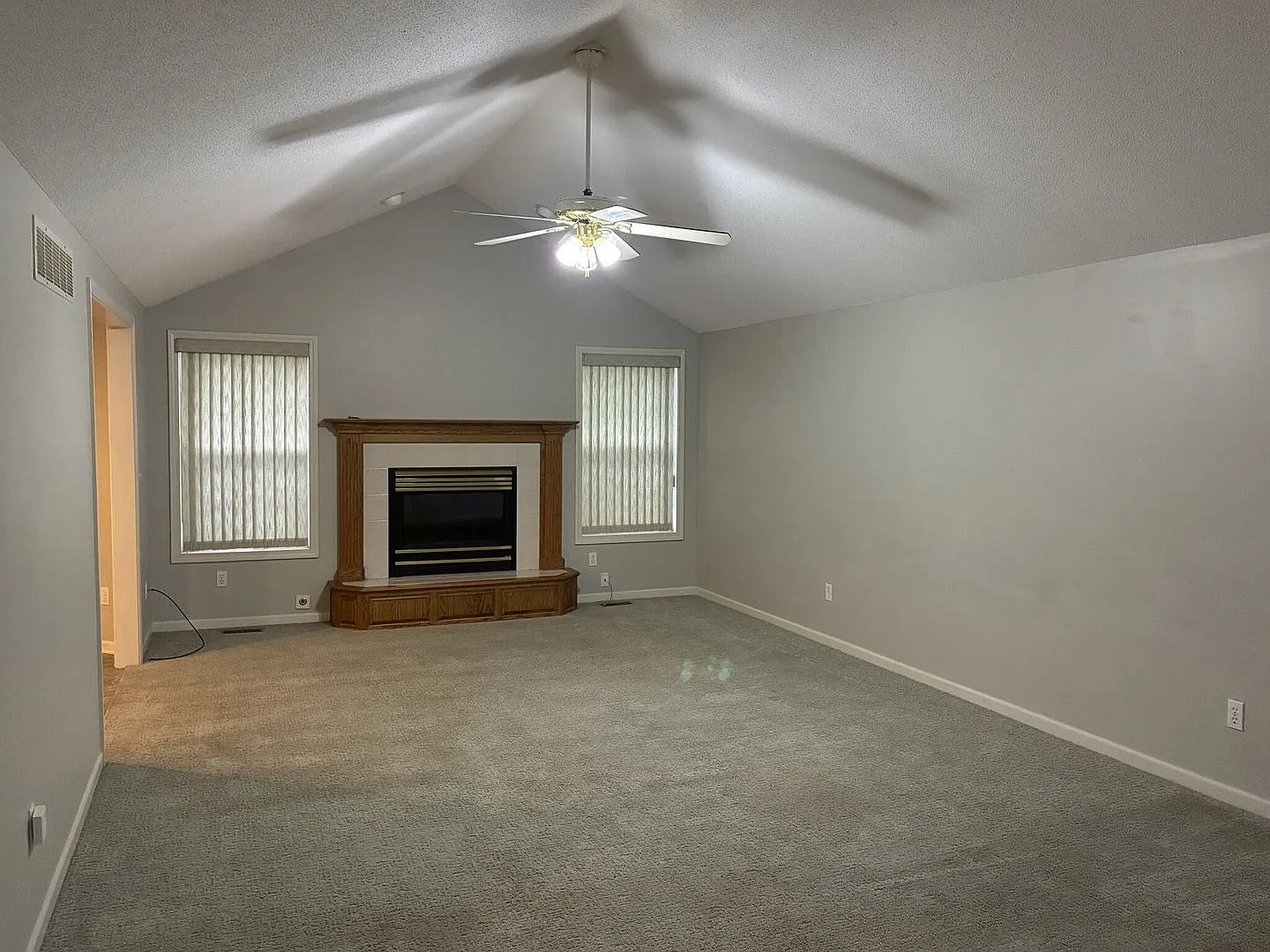 Large 3 Bed 2 Bath House In SW Como! — Photo 4