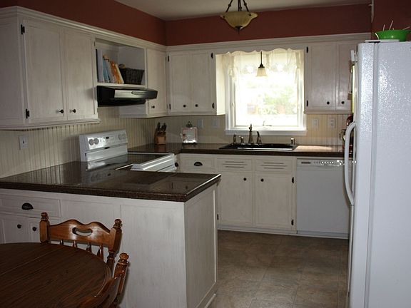 Eat-in kitchen 18x11