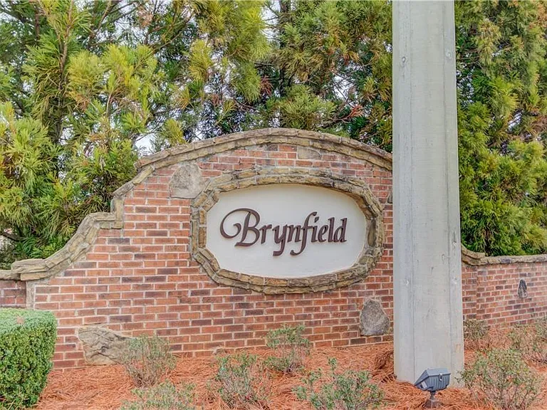 2718 Beynon Ln — Photo 4